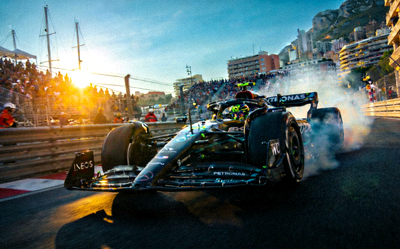 F1摩纳哥大奖赛排位赛 - 赛车在街道飞驰