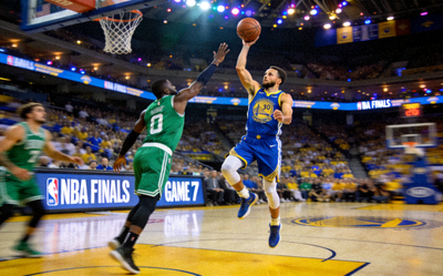NBA总决赛勇士vs凯尔特人第七场 - 库里投篮瞬间